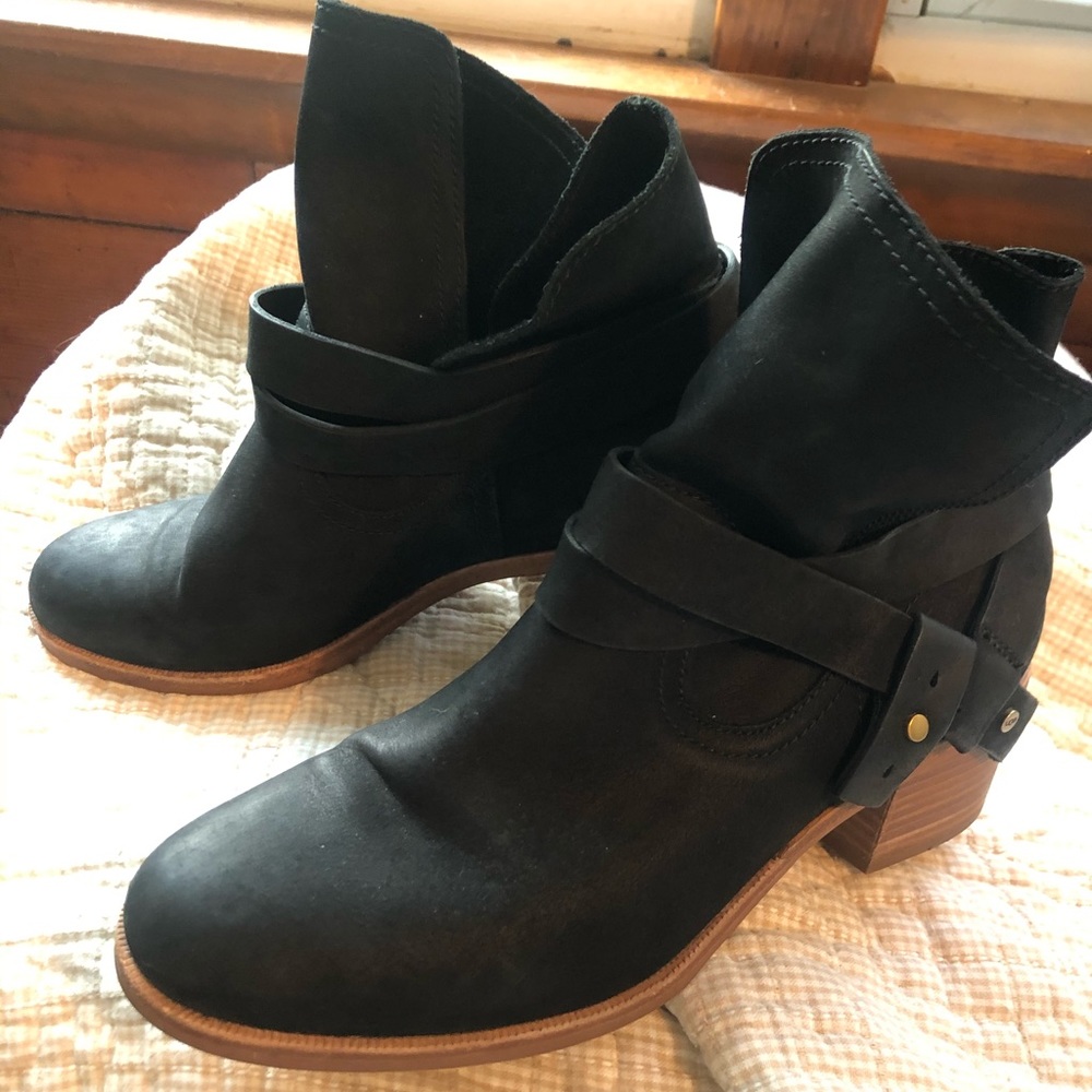UGG Elora booties